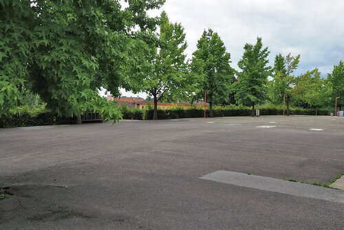 La cour du Collège des Guches.